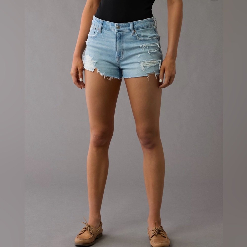 American Eagle Hi Rise Shortie Jean Shorts Light Wash Distressed Size 0 Stretch